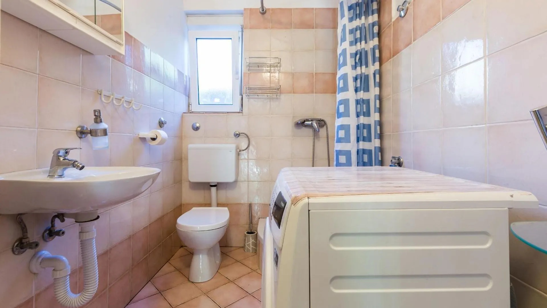 Marina 3 Bdr Apartment With Parking Zadar