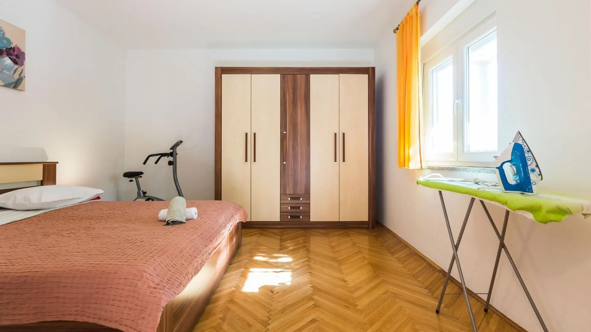 Marina 3 Bdr Apartment With Parking Zadar