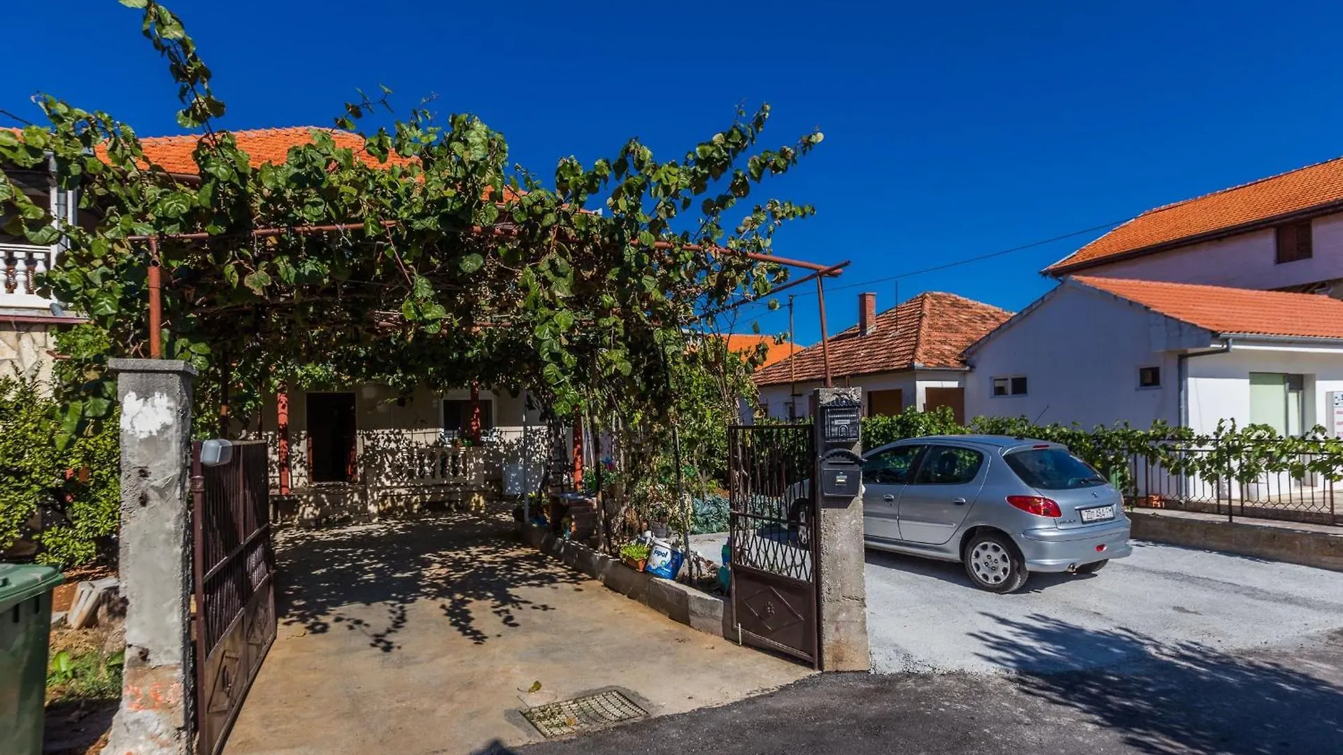 Marina 3 Bdr Apartment With Parking Zadar