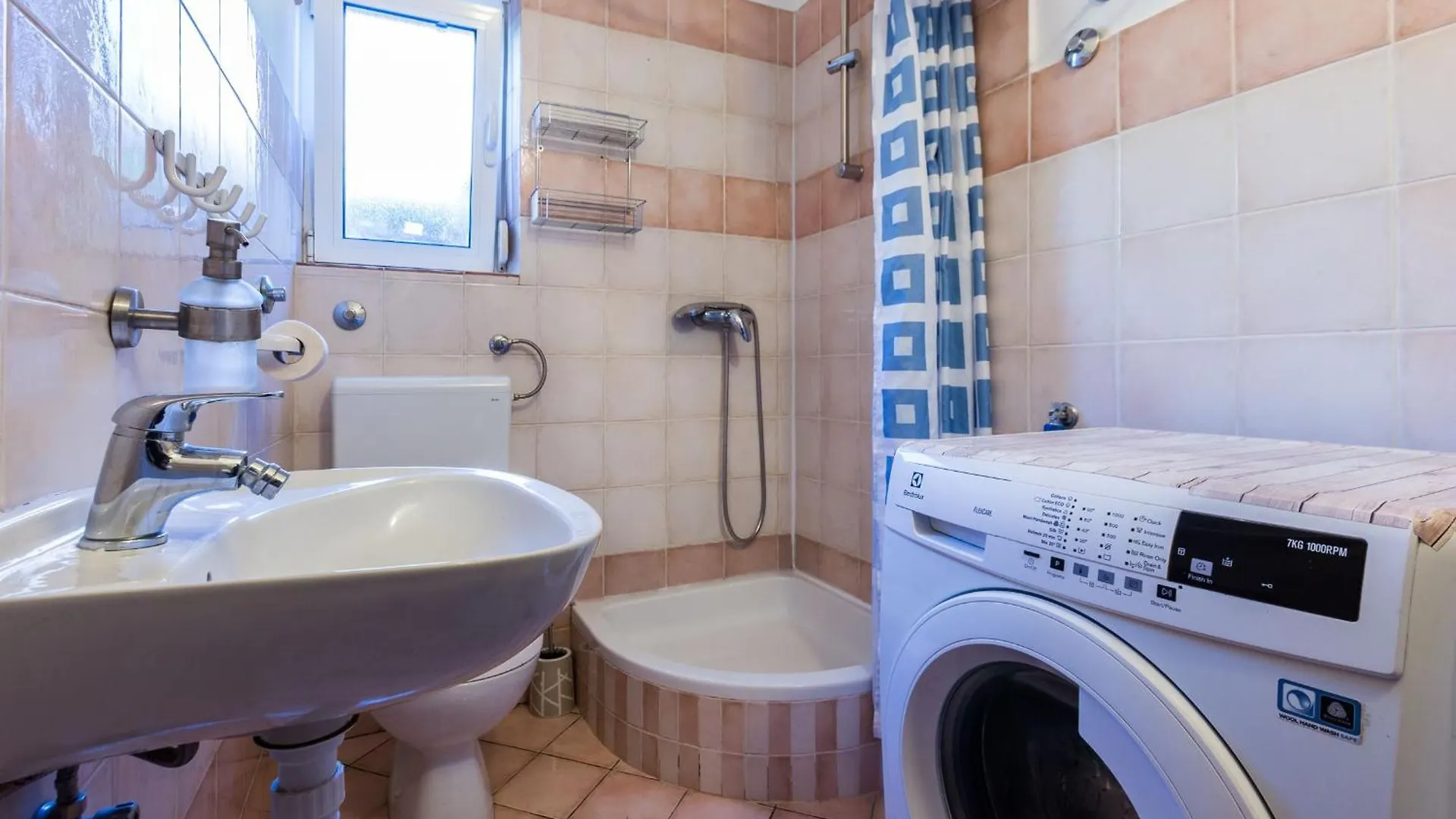 Marina 3 Bdr Apartment With Parking Zadar