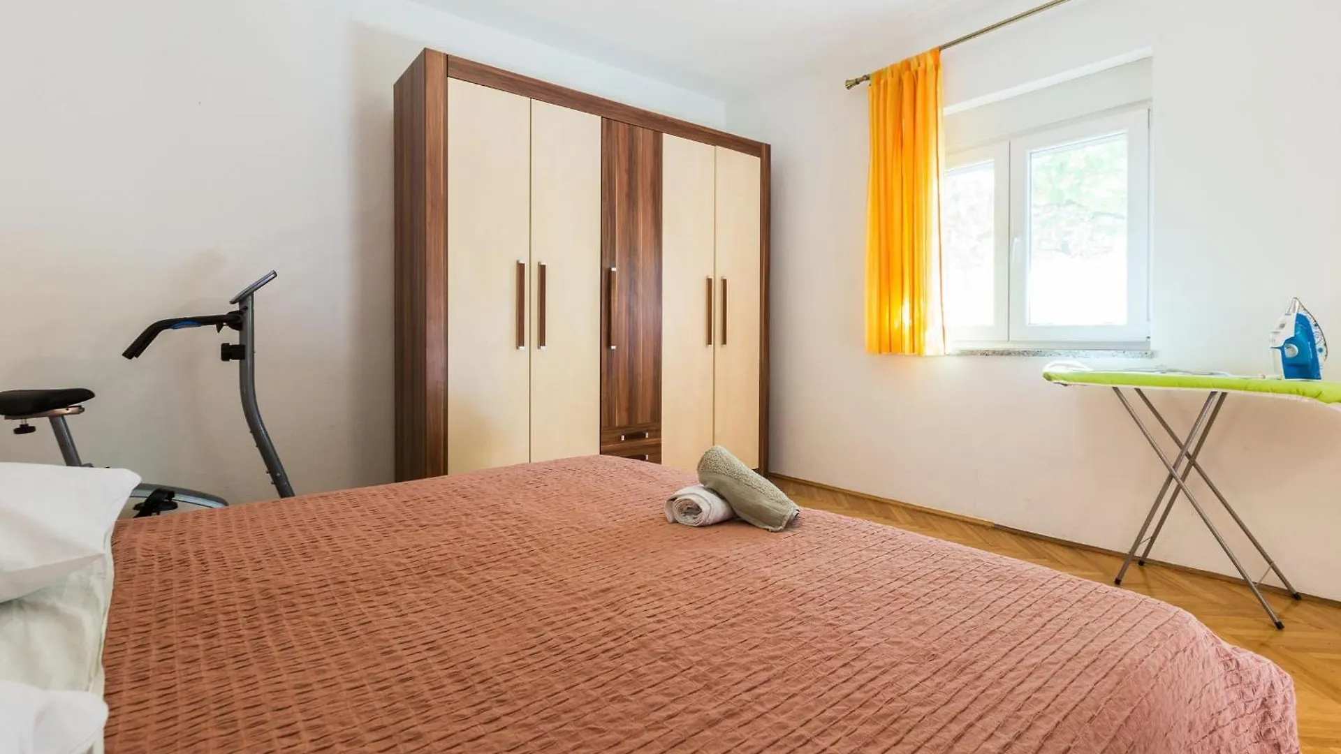 Marina 3 Bdr Apartment With Parking Zadar 0*,